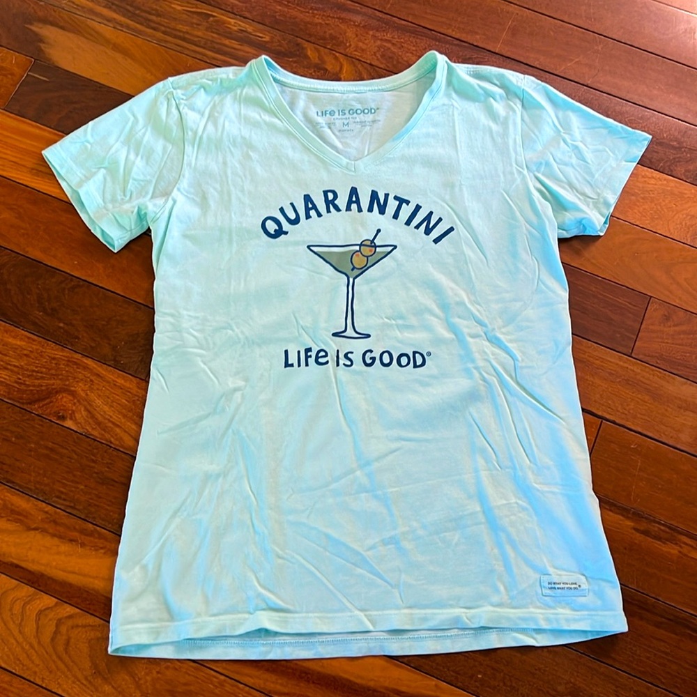 Life is Good women’s Quarantini crusher v-neck shirt, size M
